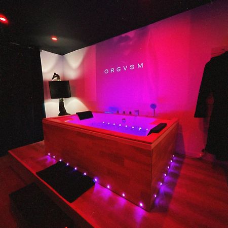 Love Room Haut De Gamme - L'Extase Avec Jacuzzi Violaines Dış mekan fotoğraf