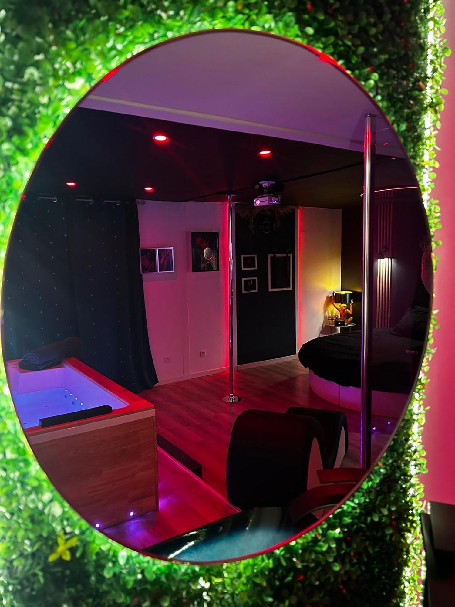 Love Room Haut De Gamme - L'Extase Avec Jacuzzi Violaines Dış mekan fotoğraf