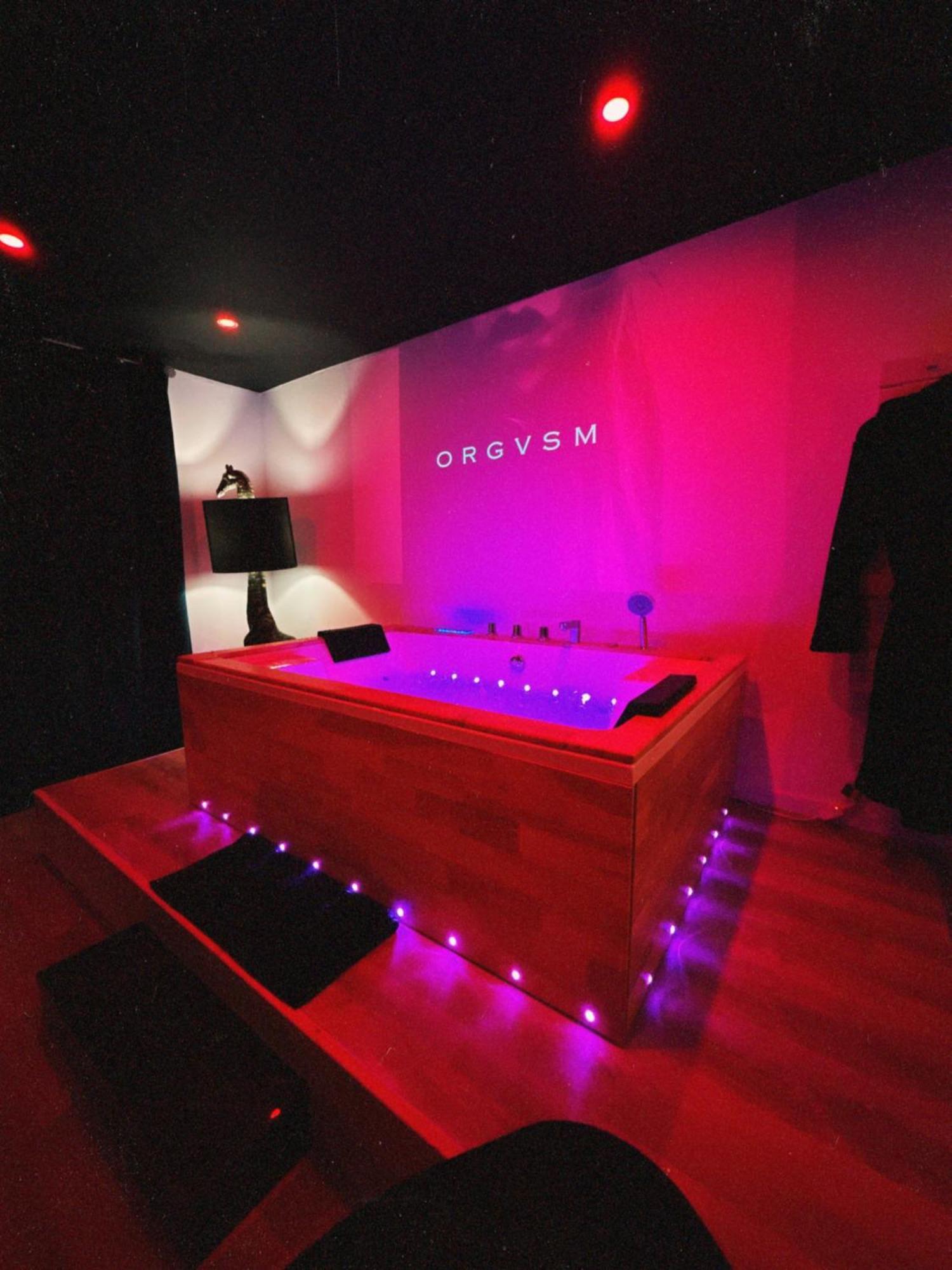 Love Room Haut De Gamme - L'Extase Avec Jacuzzi Violaines Dış mekan fotoğraf