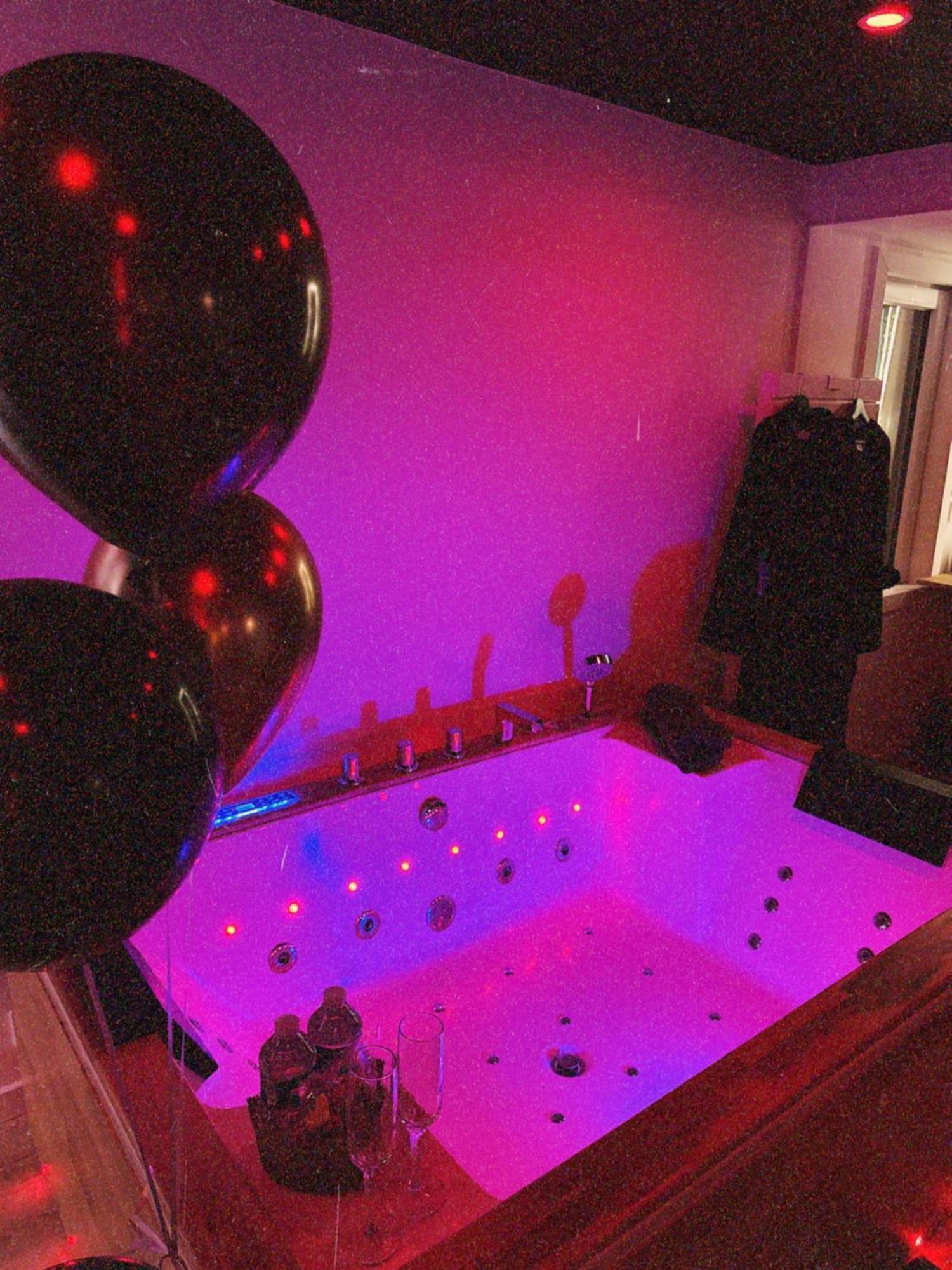 Love Room Haut De Gamme - L'Extase Avec Jacuzzi Violaines Dış mekan fotoğraf